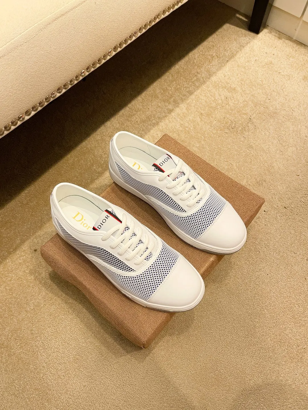 Factory price 420🔥[Dior] Dior’s new model is carefully crafted and set off the audience! An international brand that continues to innovate. This men's all-season casual shoe is the original version. The upper is made of cowhide material and the leather feet are super lightweight. The outsole is ultra-light and non-slip. It is breathable and comfortable and the quality speaks for itself. Color: Multiple colors available. Size: 38-44 (45 customized)